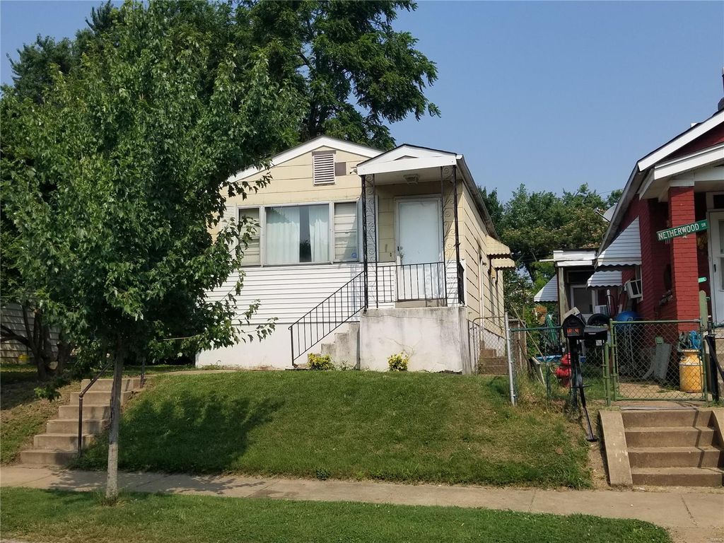 8415 Minnesota Ave, Saint Louis, MO 63111