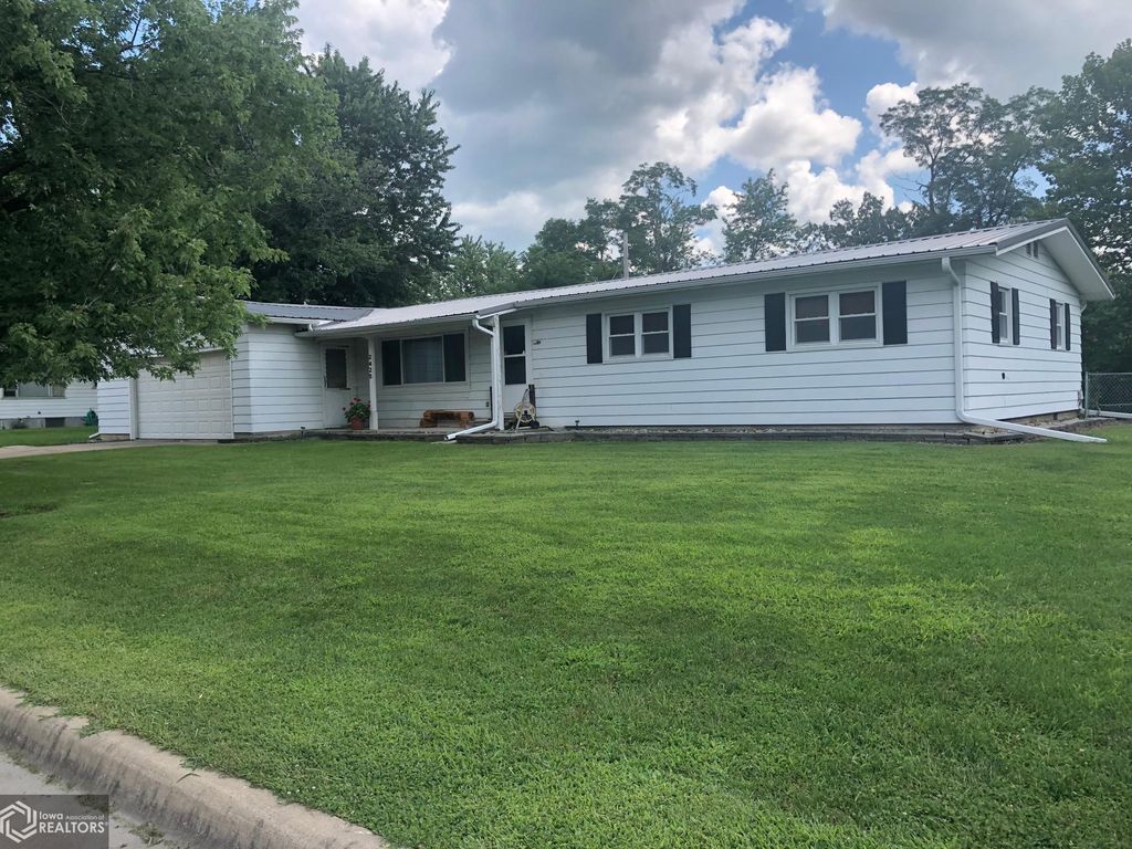 2425 Jackson Ave, Keokuk, IA 52632