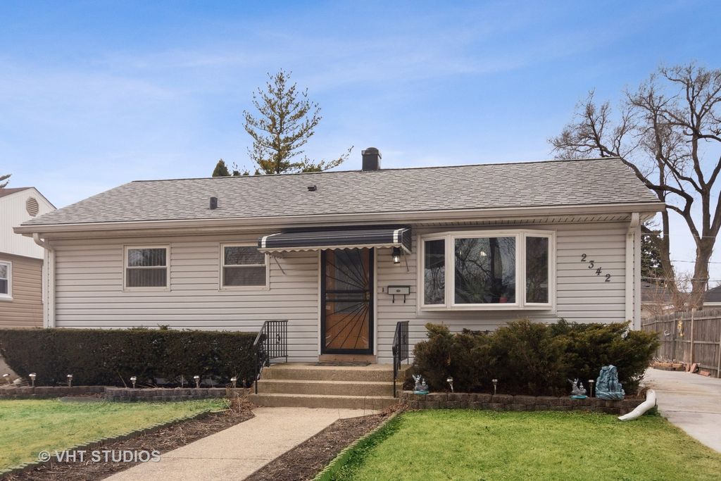 2342 Magnolia St, Des Plaines, IL 60018