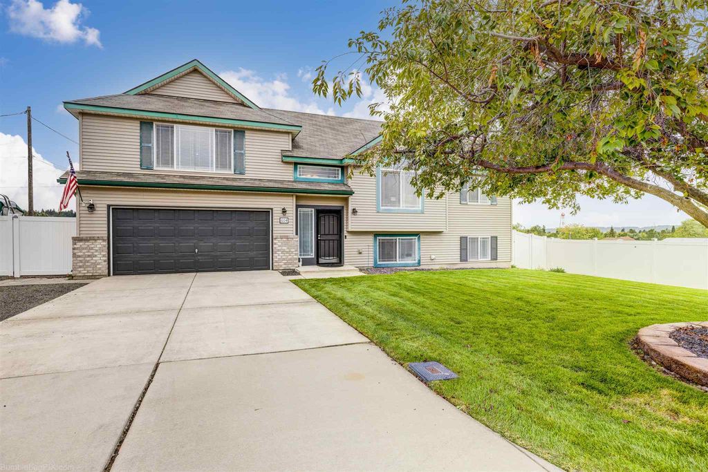604 S McMillan Rd, Greenacres, WA 99016