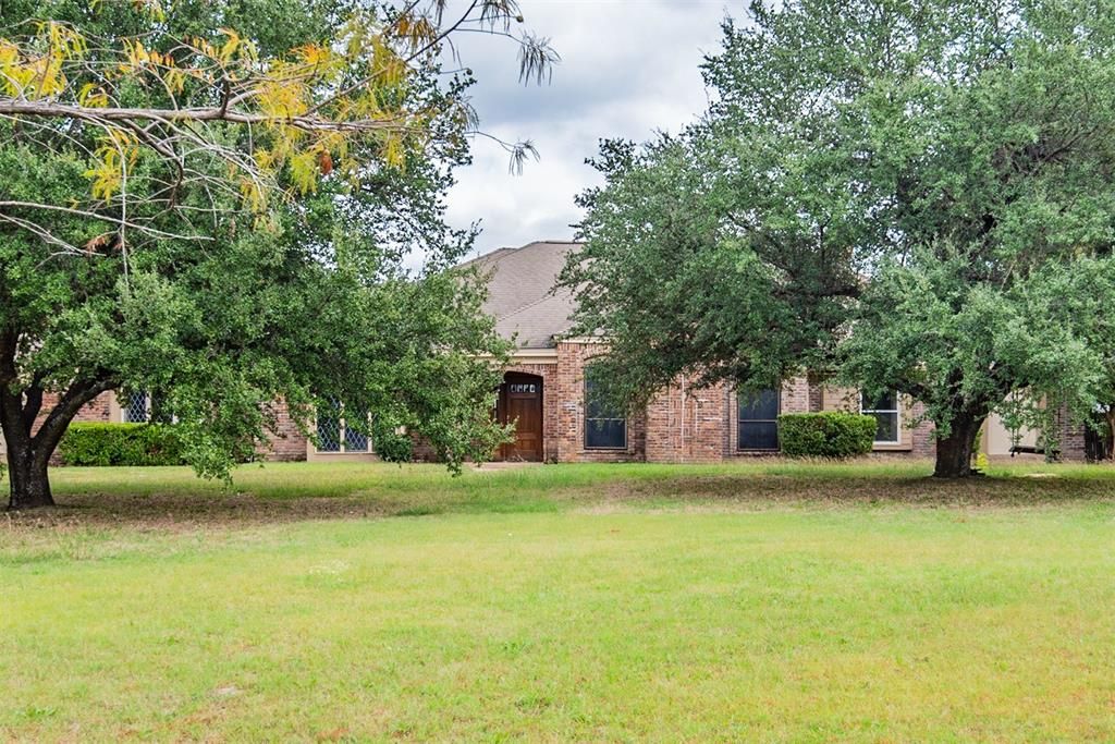 1734 S Houston School Rd, Lancaster, TX 75146