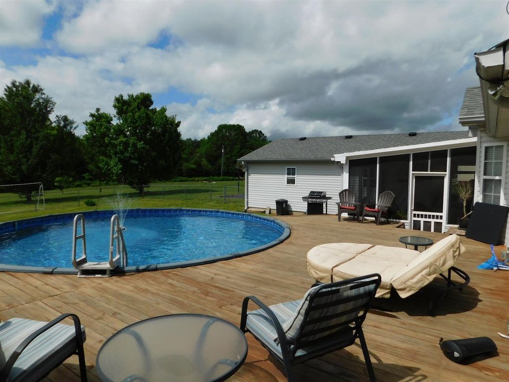 2002 Cody Dr, Lebanon, TN 3 Bed, 2 Bath SingleFamily
