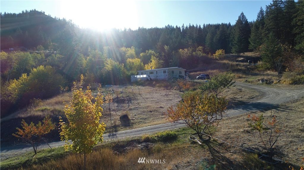 4 Steep Mountain Rd, Oroville, WA 98844