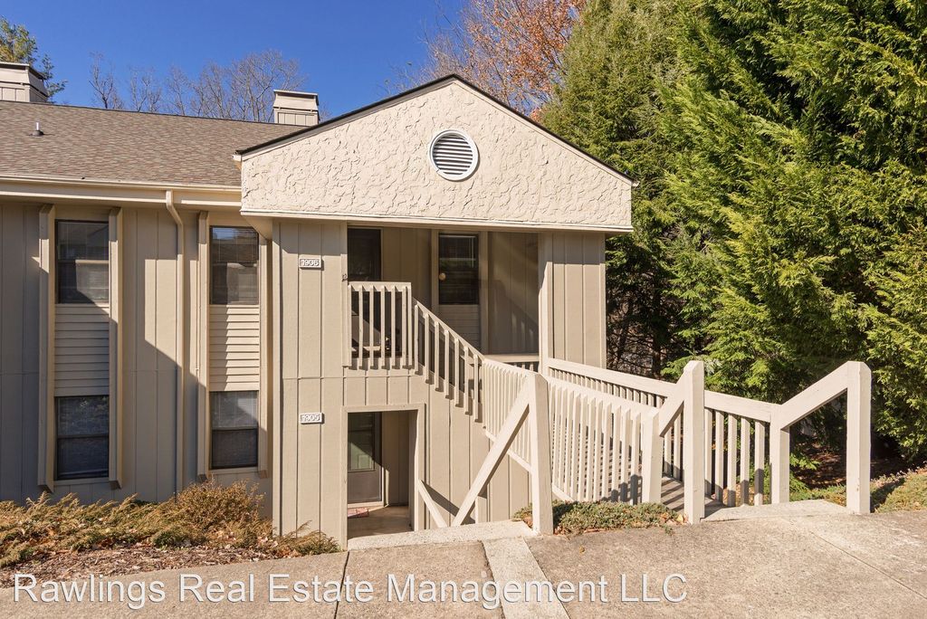 1905 Abbey Cir, Asheville, NC 28805