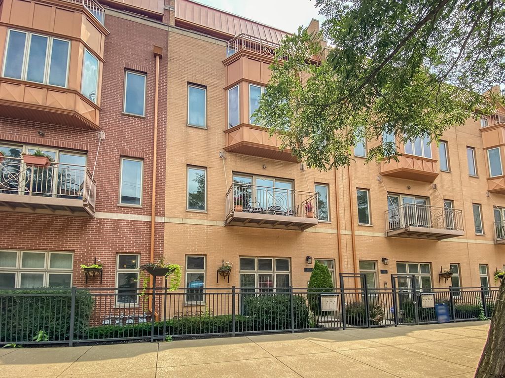 1923 S State St #1, Chicago, IL 60616