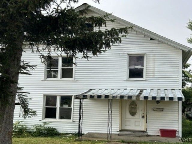 8 Monroe St, Silver Creek, NY 14136