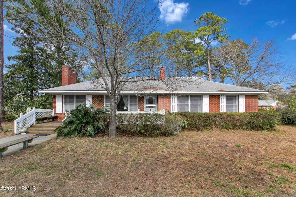2403 Scheper Ln, Beaufort, SC 29902