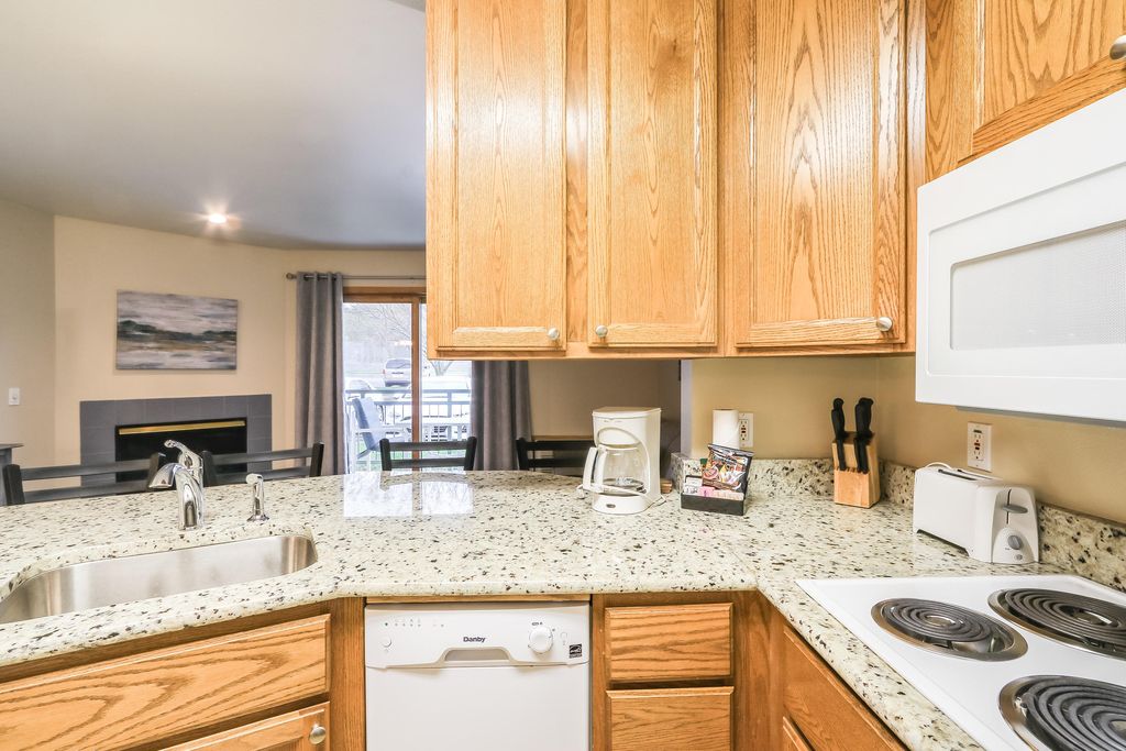 111 Center St 239, Lake Geneva, WI 53147 1 Bed, 1 Bath Condo MLS