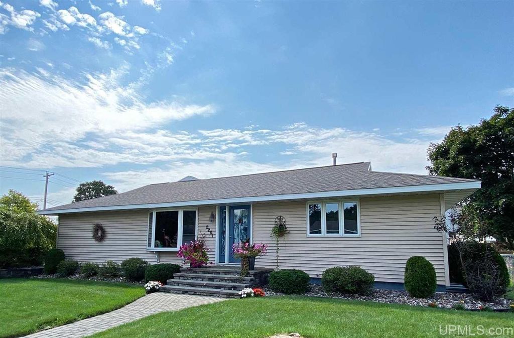 2201 12th Ave S, Escanaba, MI 49829 Trulia