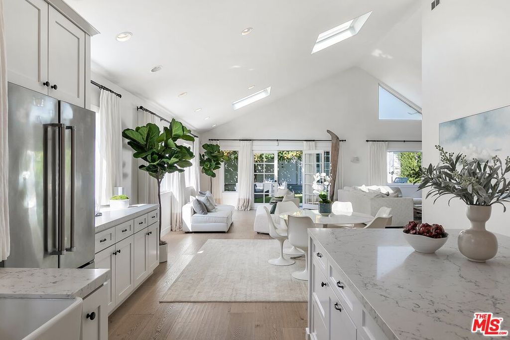 325 Brooks Ave, Venice, CA 90291