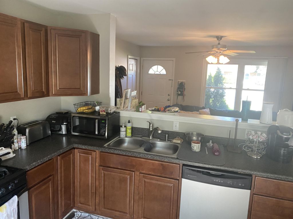 1030 N Maple Rd, Ann Arbor, MI 48103