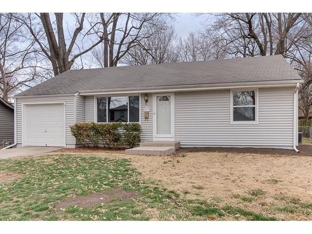 8331 Riggs St, Overland Park, KS 66212