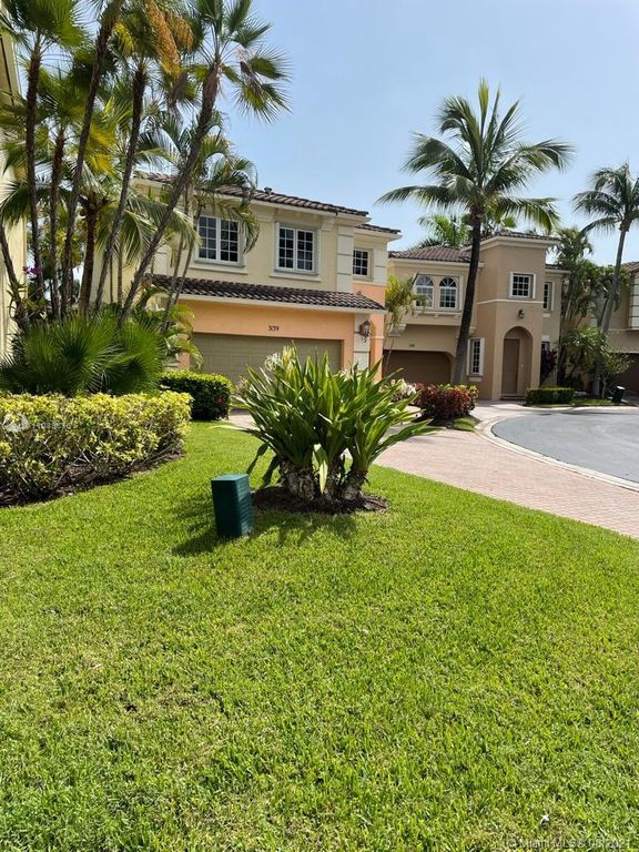 3139 NE 211th St, Miami, FL 33180
