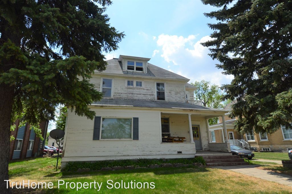 409 N 3rd St, Grand Forks, ND 58203