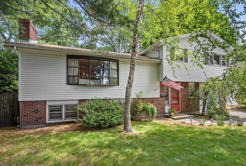28 Tidewinds Ter, Marblehead, MA 01945