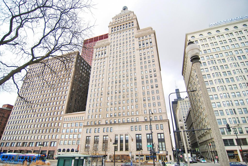 310 S Michigan Ave #1006, Chicago, IL 60604
