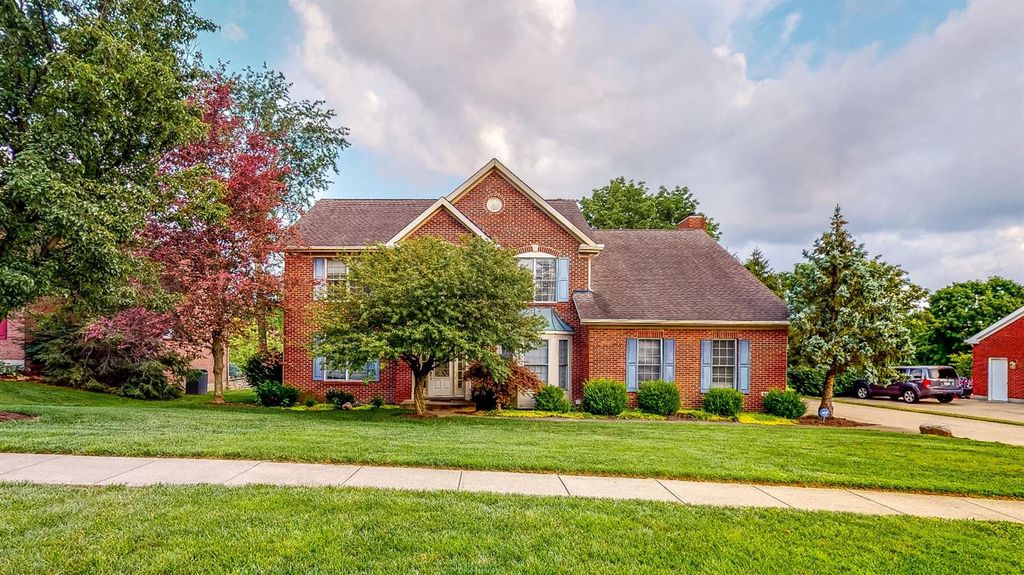 6040 Golf Club Ln, Fairfield Township, OH 45011