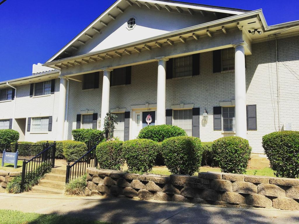 940 Bellevue Pl #213, Jackson, MS 39202