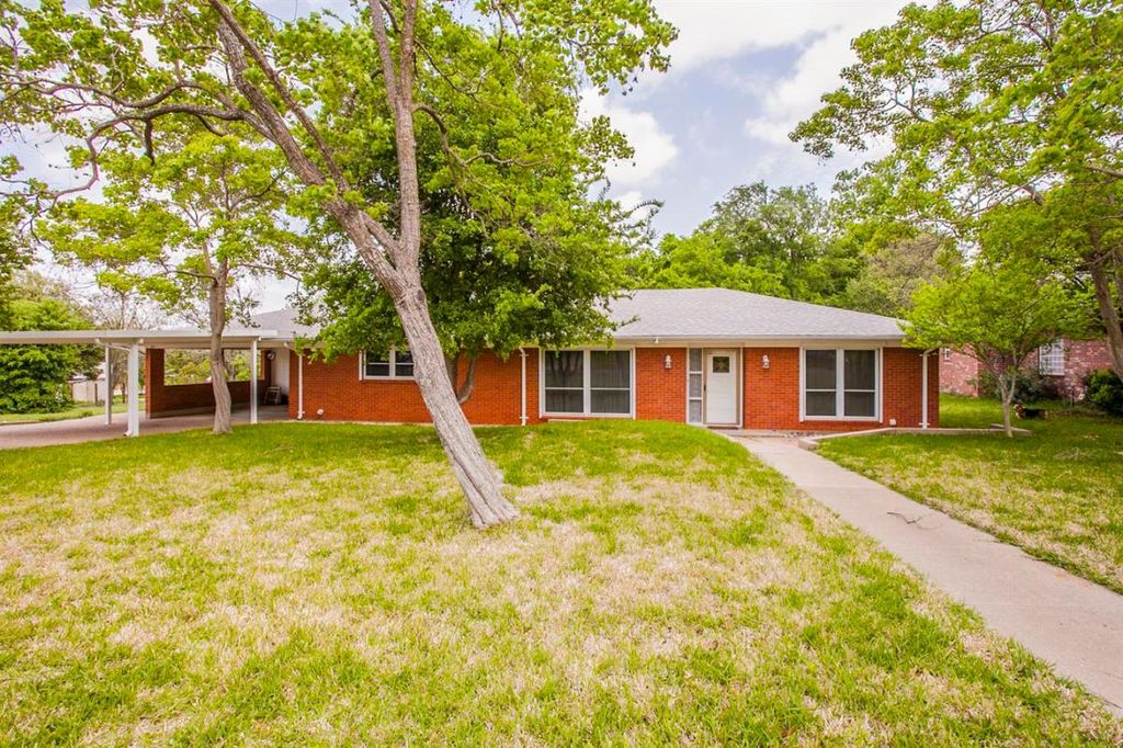 601 Topeka Dr, Woodway, TX 76712