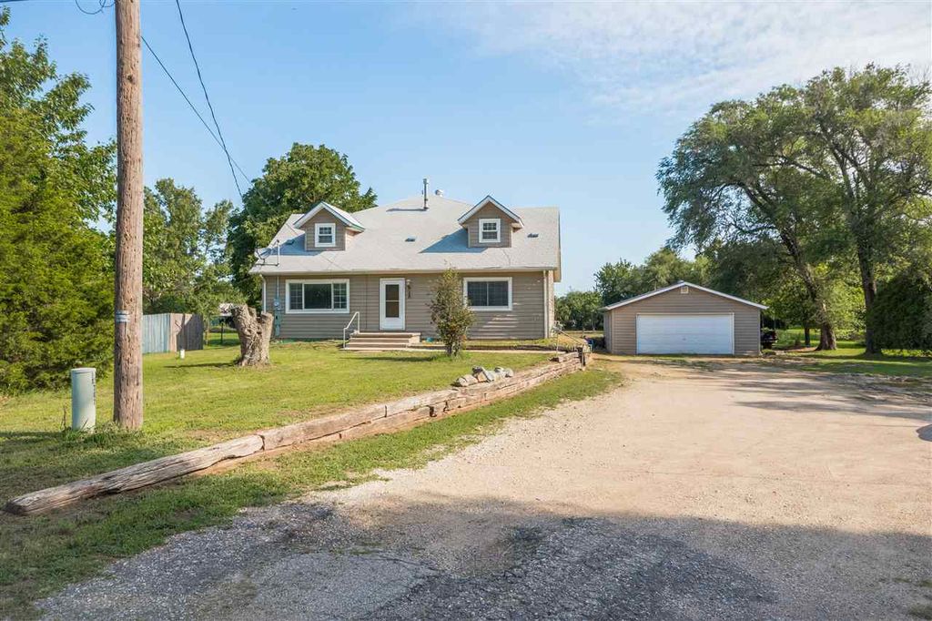 712 E 79th St S, Haysville, KS 67060 4 Bed, 2 Bath SingleFamily Home