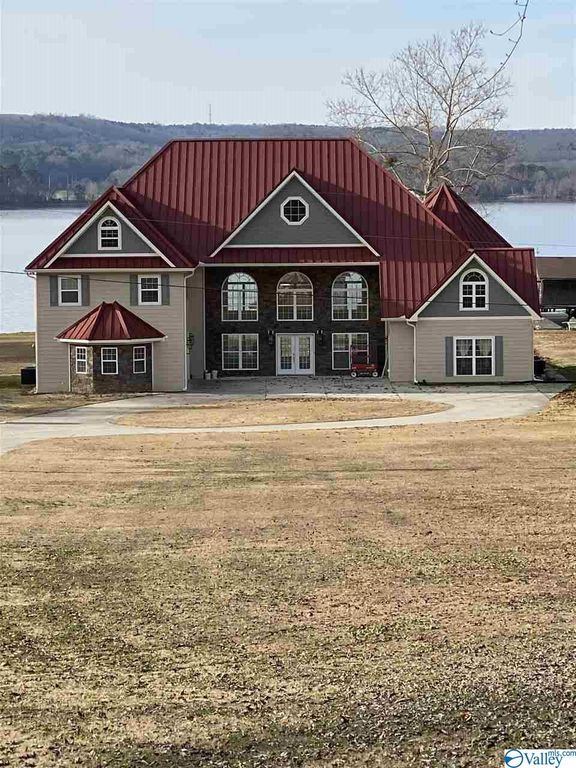 3004 Willow Beach Rd, Guntersville, AL 35976 5 Bed, 5 Bath Single