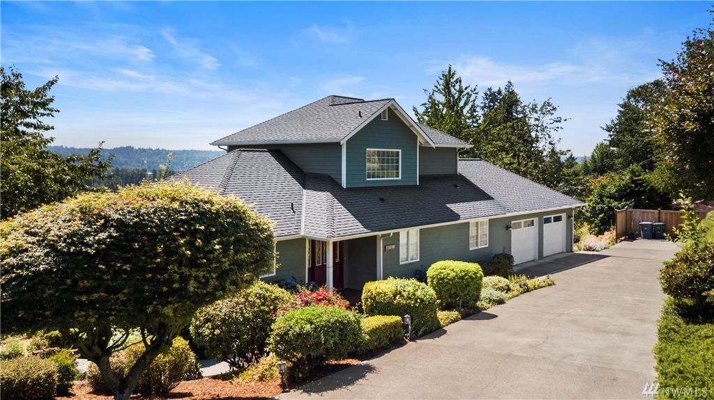 13208 56th St E, Edgewood, WA 98372