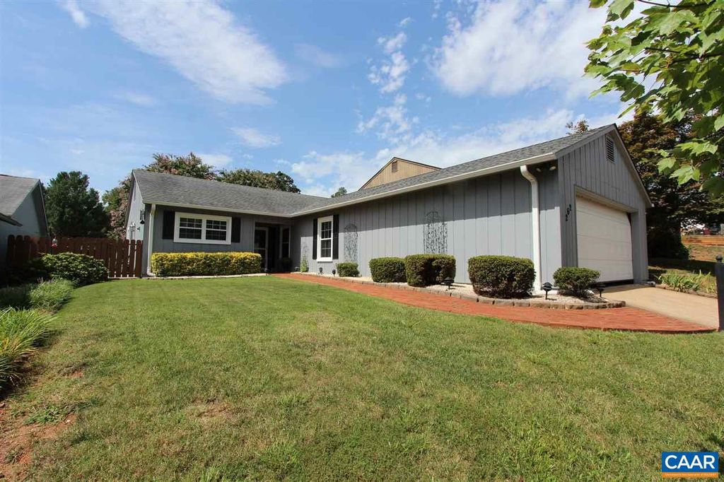 262 Lakeview Dr, Charlottesville, VA 3 Bed, 2 Bath