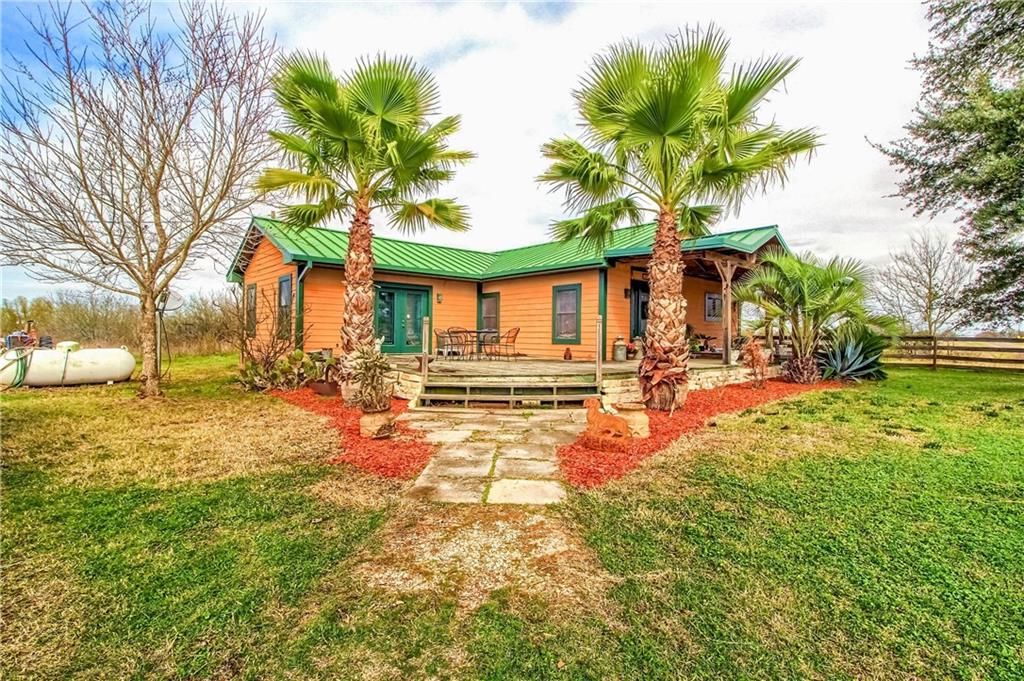 4438 W FM 696, Lexington, TX 78947