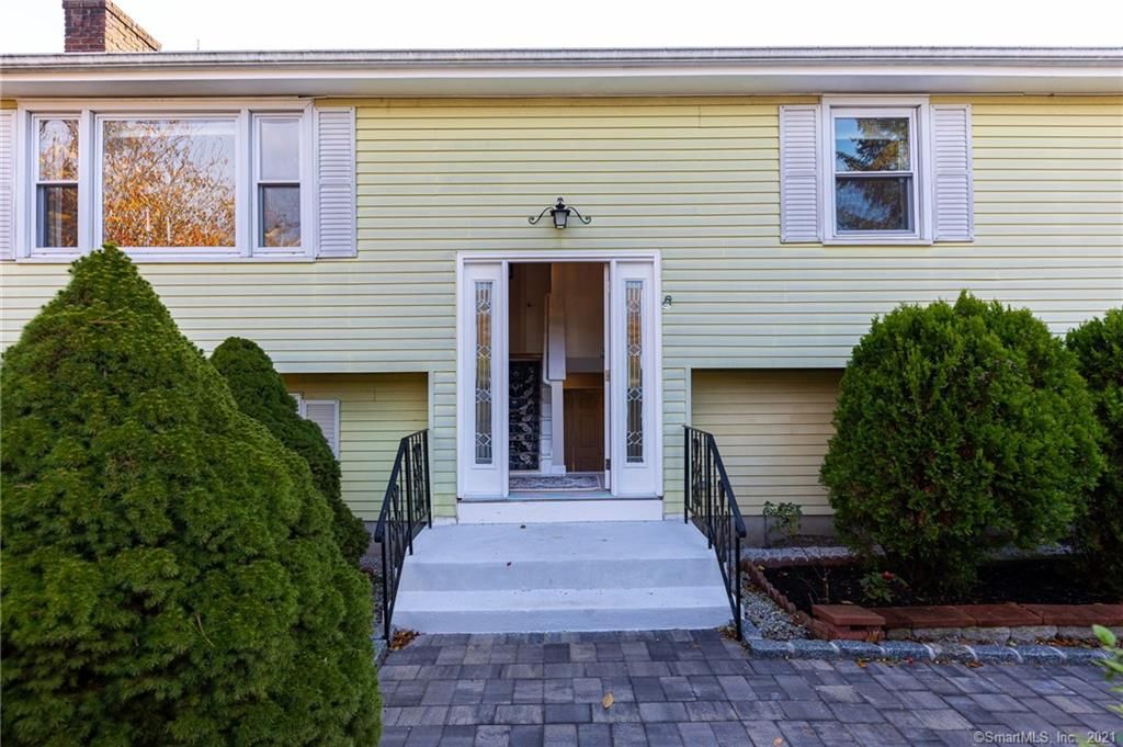 72 Richard Ct, Bristol, CT 06010