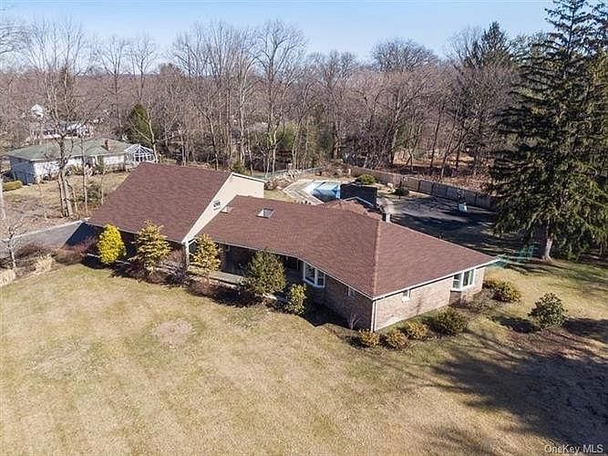 369 Phillips Hill Rd, New City, NY 10956