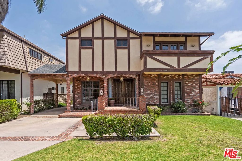 212 N  Elm Dr, Beverly Hills, CA 90210