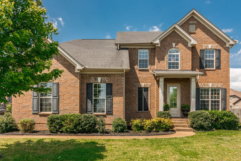 122 Cannons Xing, Hendersonville, TN - 3 Bed, 3 Bath Single-Family Home