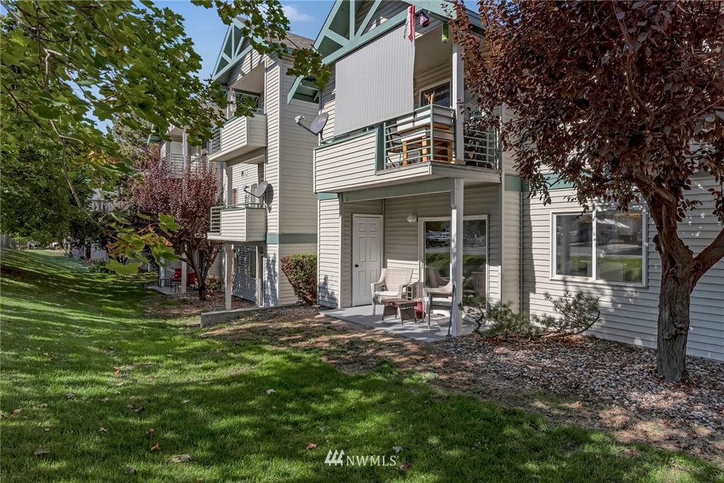 667 4th St NE #L102, East Wenatchee, WA 98802