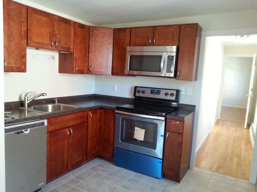 118 Derby St, Salem, MA 01970