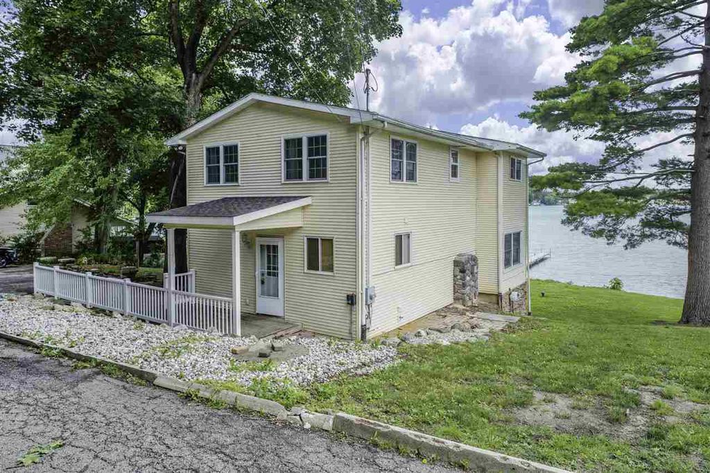 425 Oakwood Ave, Clarklake, MI 49234