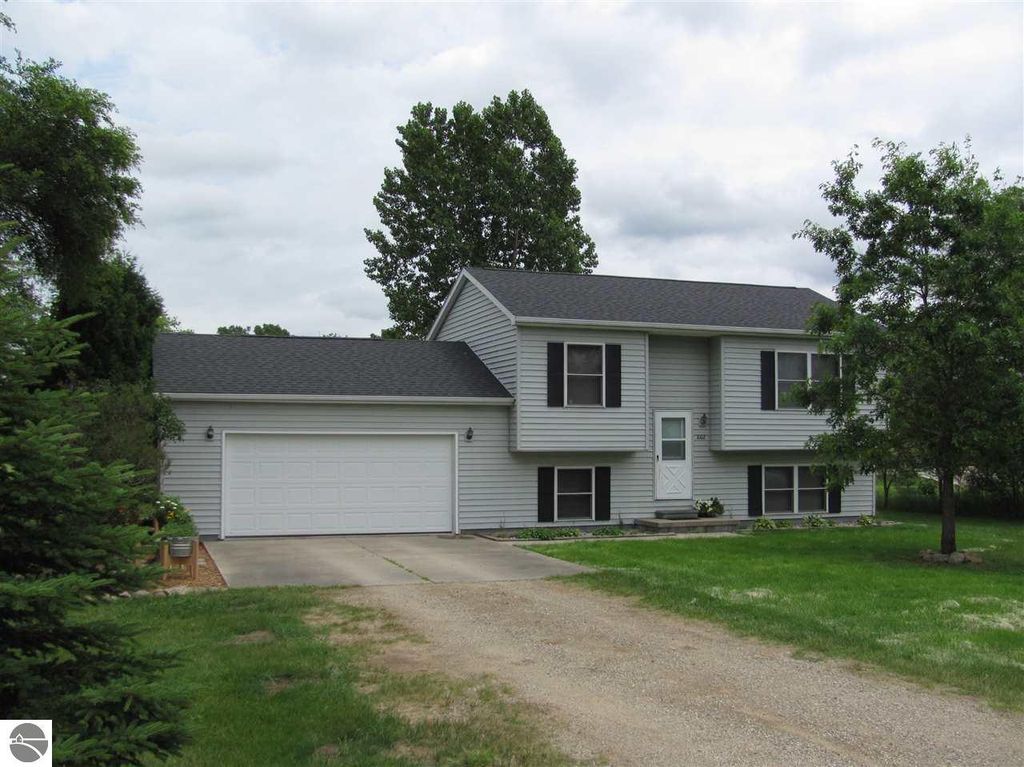 1002 Sandtrap Dr, Weidman, MI 48893 Trulia