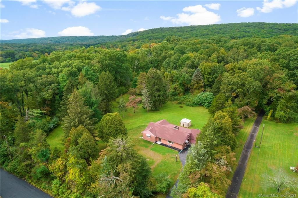 50 High Rock Rd, Hamden, CT 06514