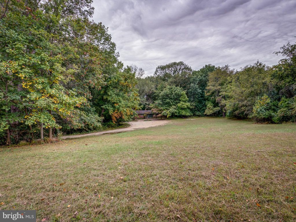 7105 Brooklyn Bridge Rd, Laurel, MD 20707