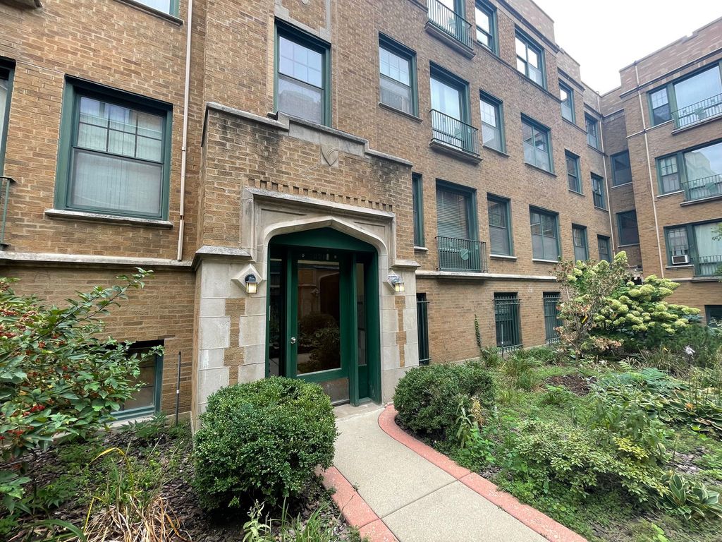 7025.5 N Sheridan #3W, Chicago, IL 60626