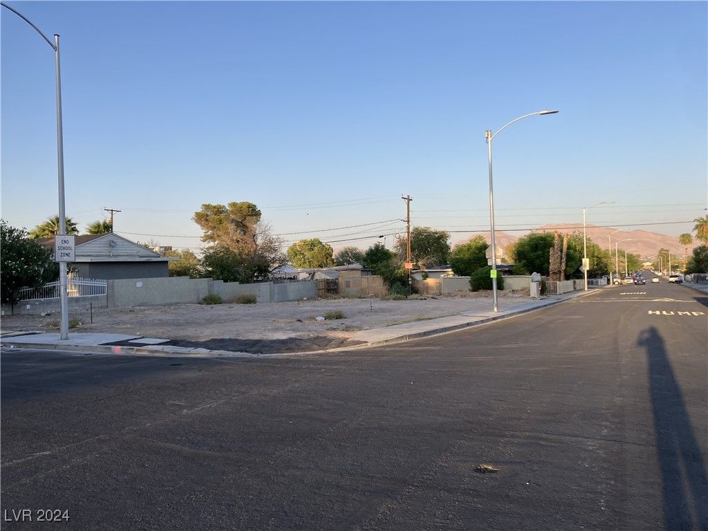 200 N 18th St, Las Vegas, NV 89101 Lot/Land for Sale MLS 2617252