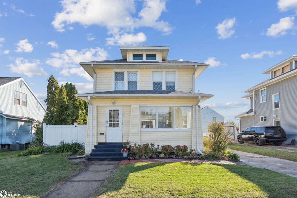303 N  7th St, Marshalltown, IA 50158