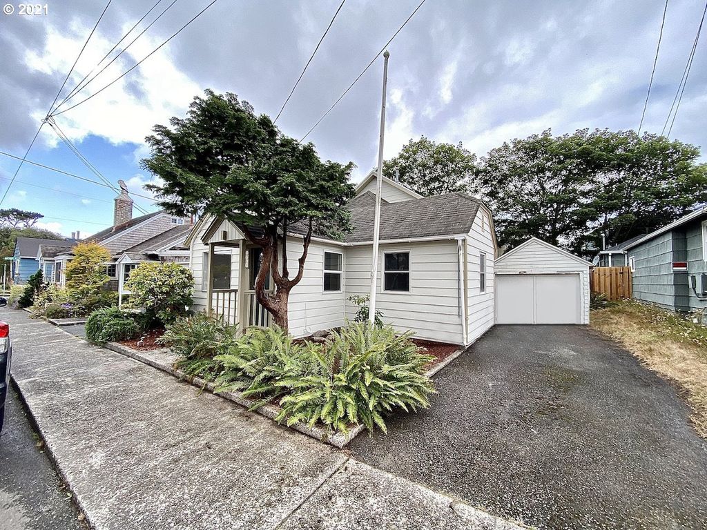 1060 S Downing St, Seaside, OR 97138