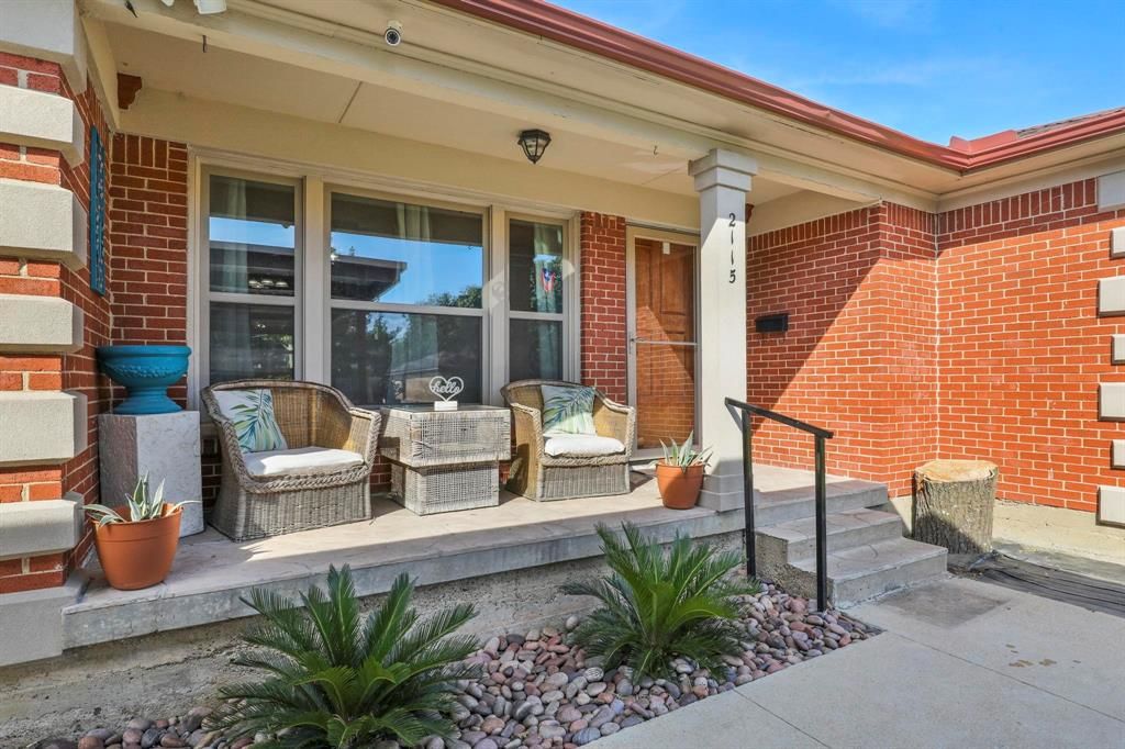 2115 Glengariff Dr, Dallas, TX 75228