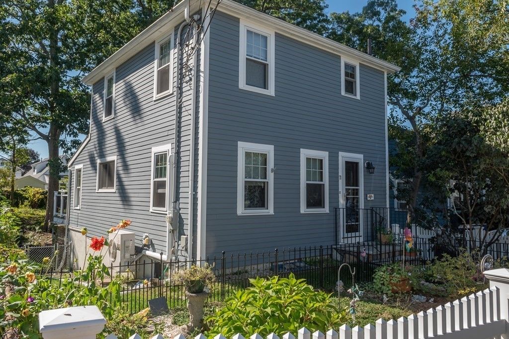 71 Billings St, West Roxbury, MA 02132