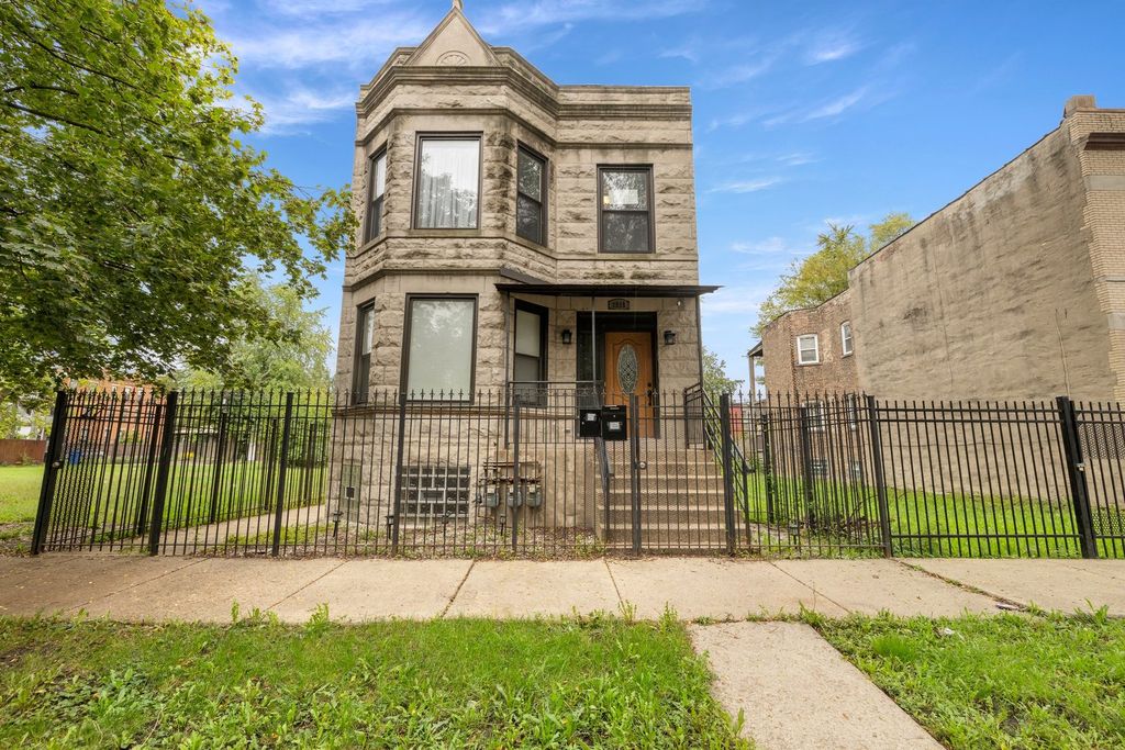 2915 W Flournoy St, Chicago, IL 60612