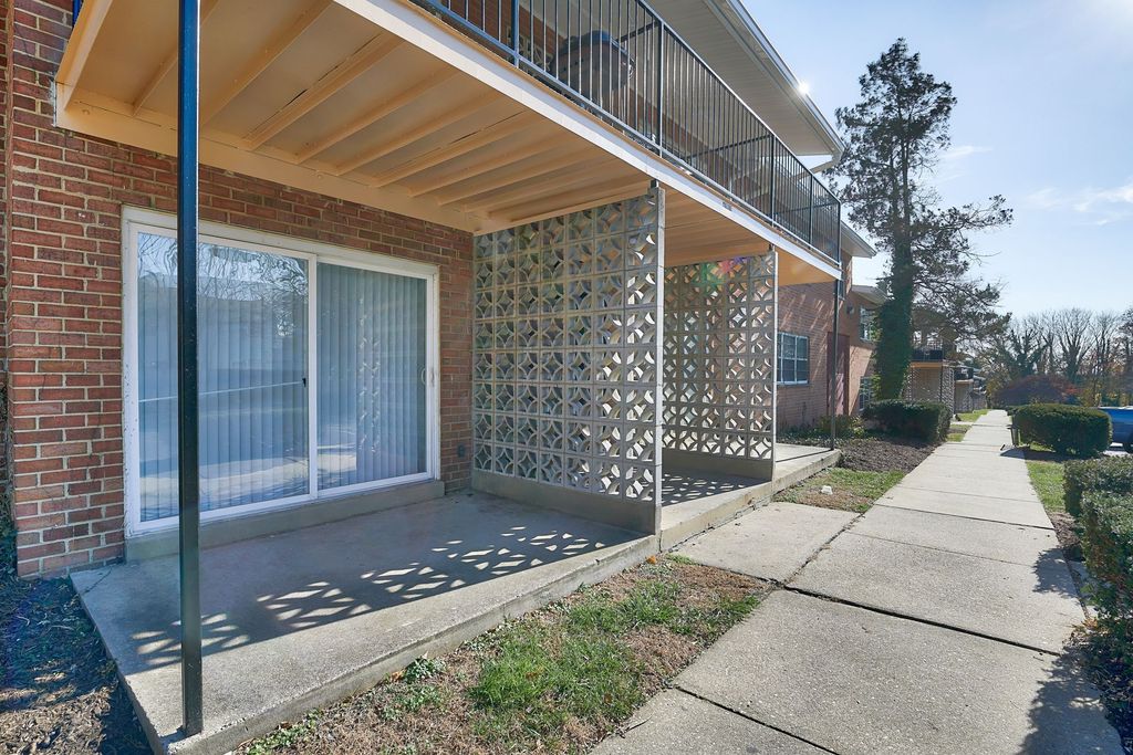 2 N Woodington Rd, Baltimore, MD 21229