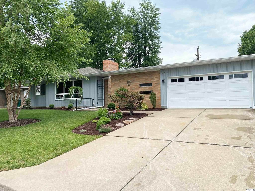 337 Evergreen Dr E, Quincy, IL 62305