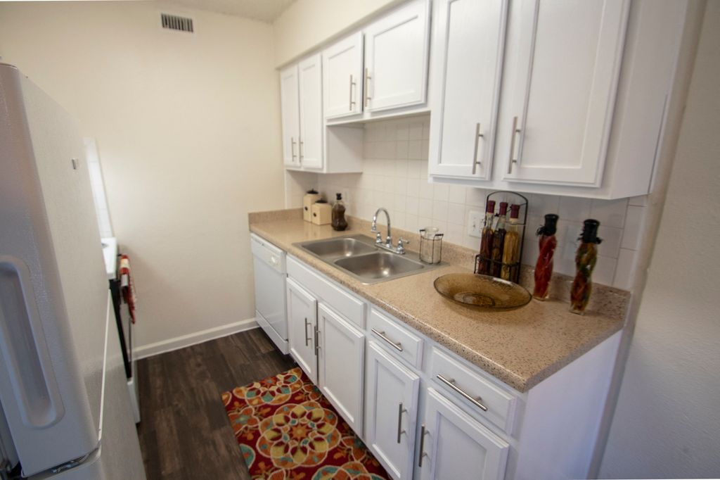 6121 Melody Ln, Dallas, TX 75231