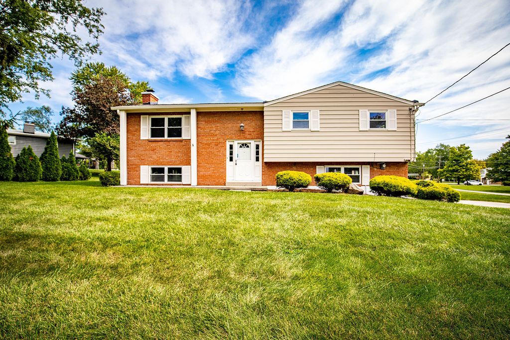 8492 Ridgecrest Dr, West Chester, OH 45069