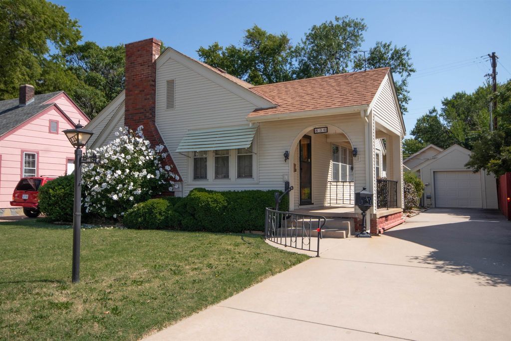 836 S Madison Ave, Wichita, KS 67211